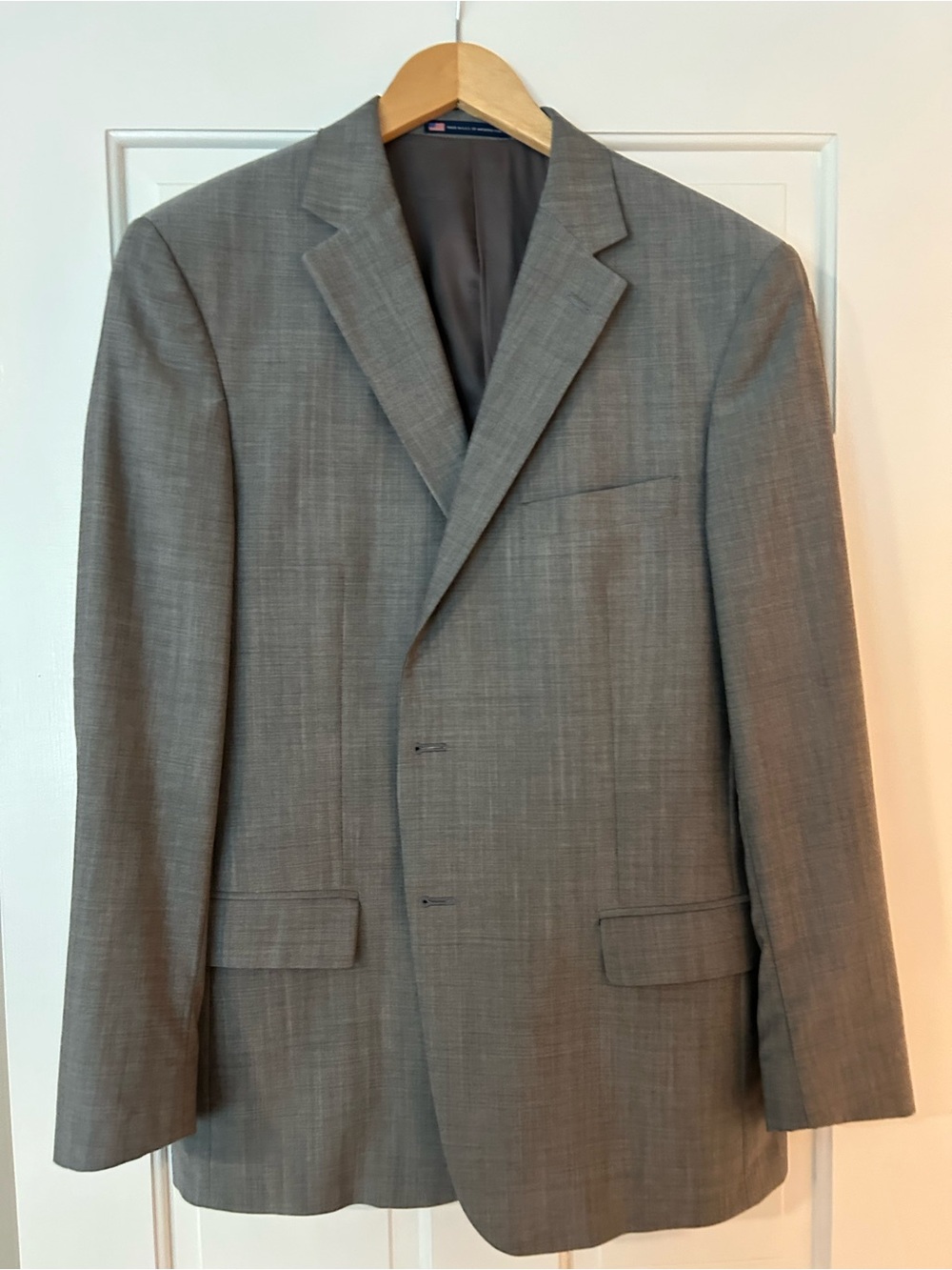 Hart Schaffner Marx Light Gray Sharkskin Men's Two-Button New York Fit Wool Suit